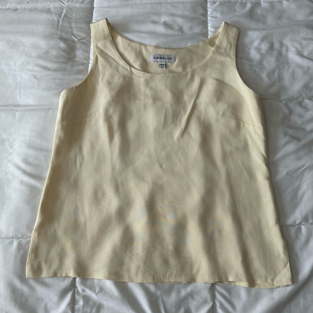 Emmelle Egg Shell Sleeveless Scoop Neck Silk Tank